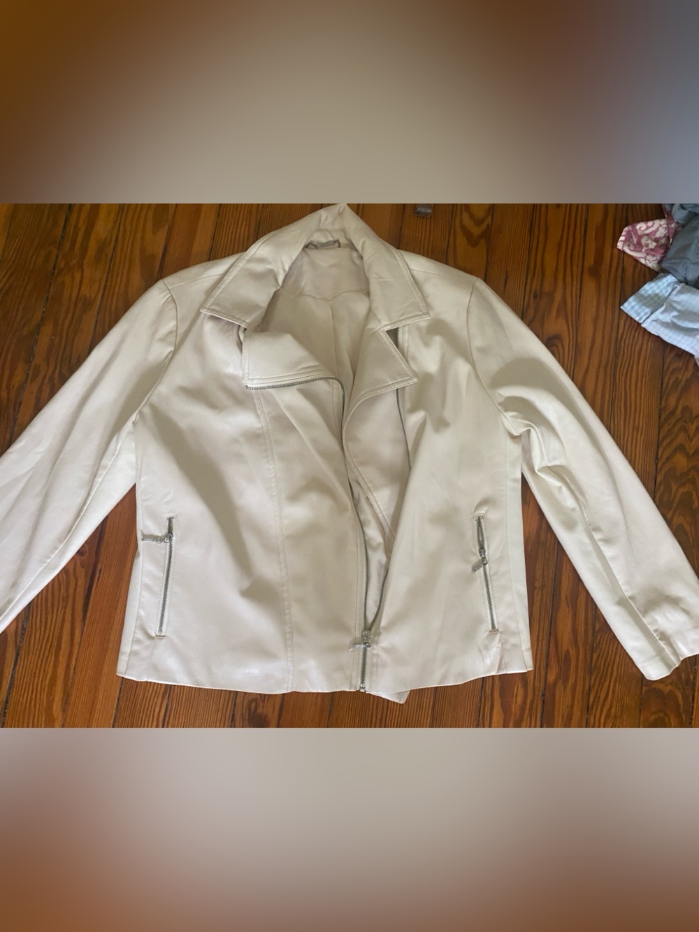 SIZE 3 GUC Chico's Cream Faux Leather Moto Jacket with Silver Zippers